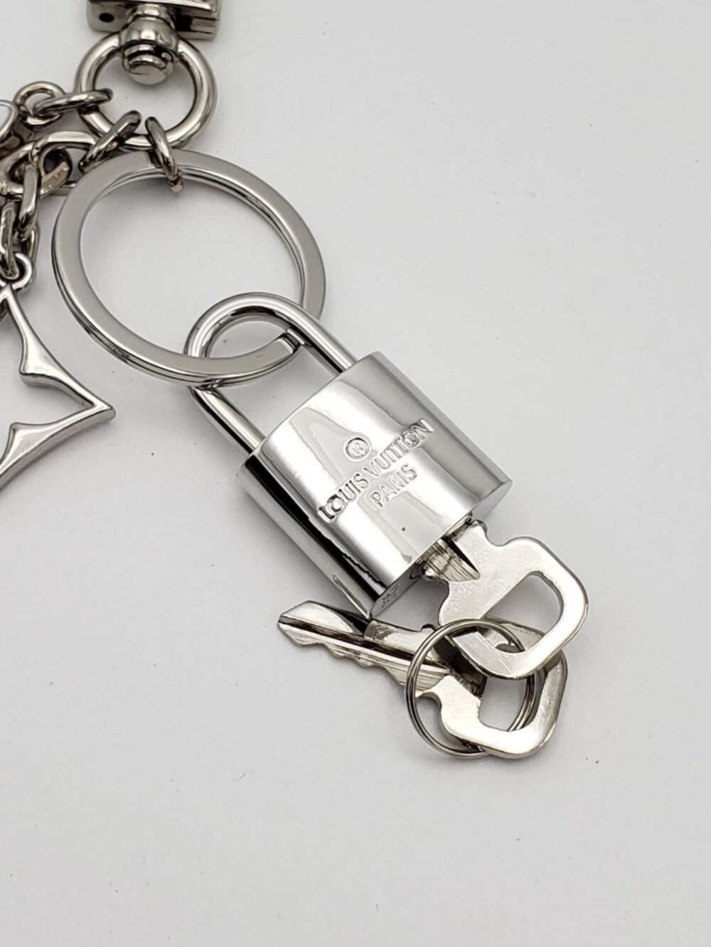 Authentic LV Gold Padlock 🔒 Unbranded Flower Charm for Louis Vuitton Bags - Picture 8 of 9